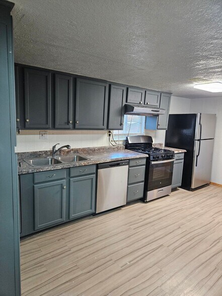 Building Photo - 724 Troy Ave