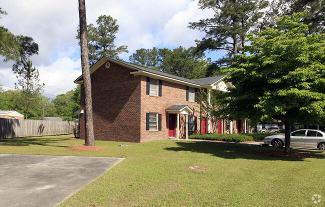 Building Photo - Pine Manor Apartments