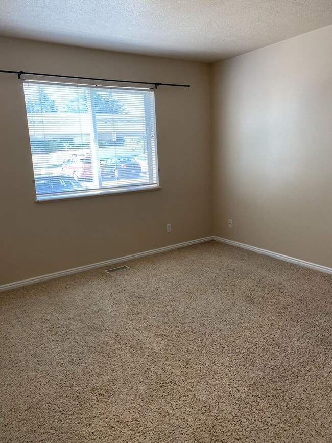 Building Photo - BRENTWOOD CONDO 2 BED 1 BATH