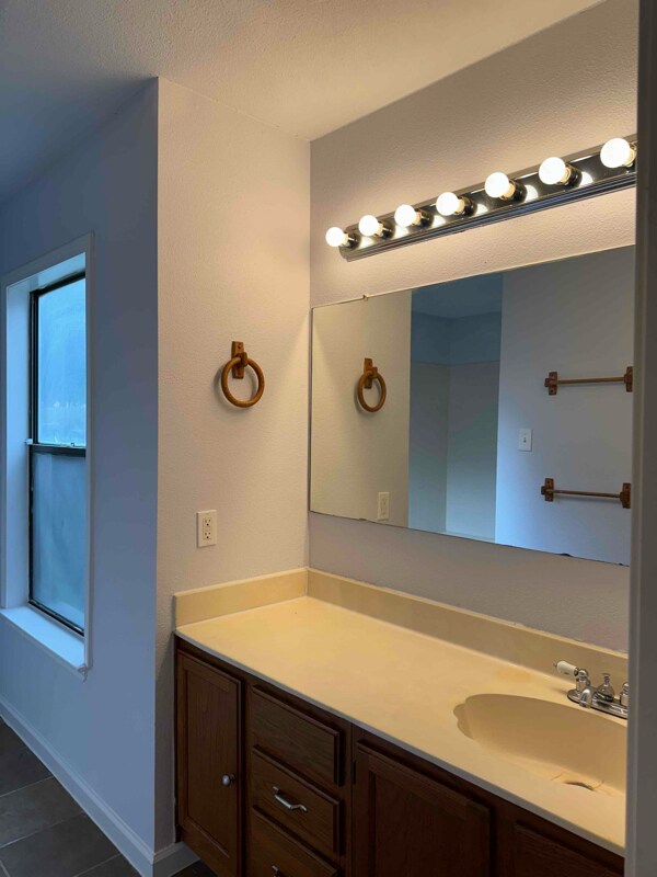 Building Photo - 8742 Ridge Moon Dr