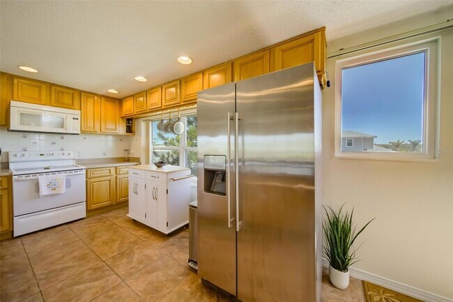 Building Photo - 18111 1st St E