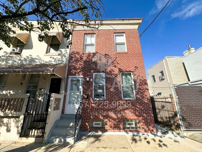 Building Photo - 1867 E Wensley St