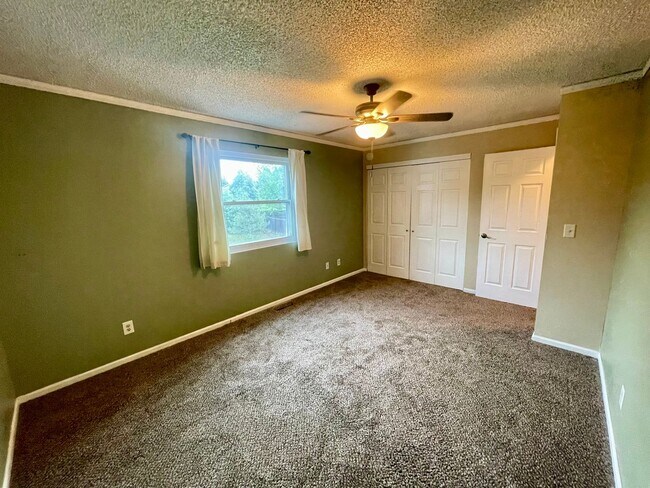Building Photo - Charming 3-Bed Home Near CSU with Spacious...