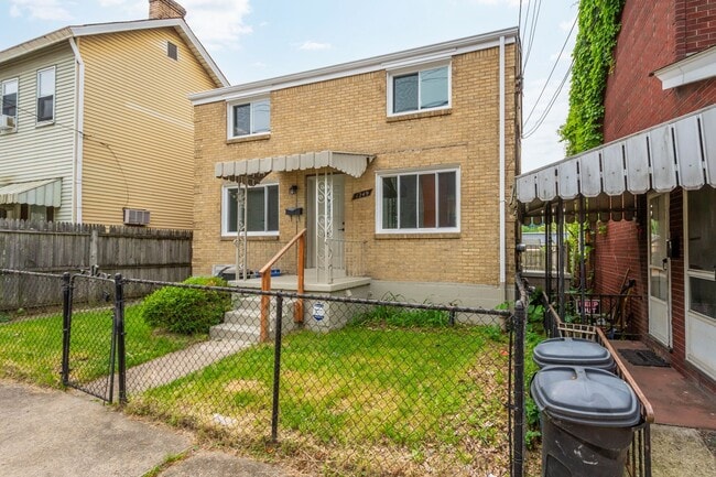 Building Photo - AVAILABLE JULY 1ST! Don't miss this RENOVATED 3-BEDROOM!!