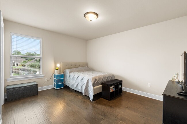 Building Photo - 1464 Sabal Palm Dr