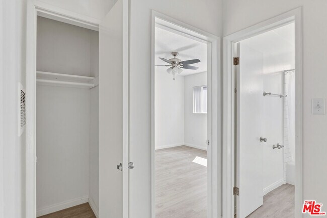 Building Photo - 11746 Goshen Ave