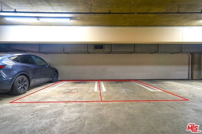 Building Photo - 801 S Grand Ave