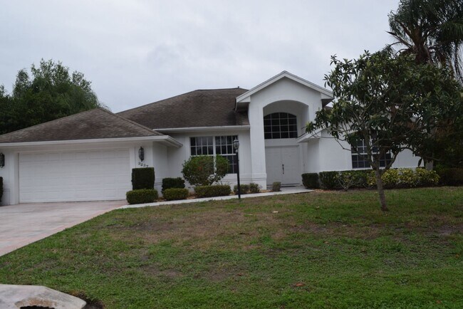 Building Photo - Fully furnished 3 bedroom 3 Bath POOL home in Sandpiper Bay