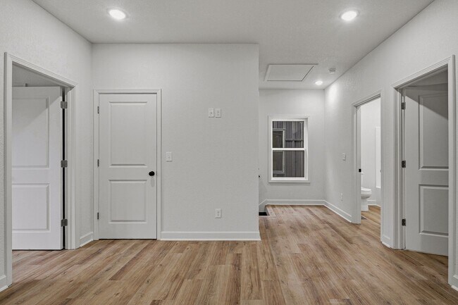 Building Photo - 401 Houghton St