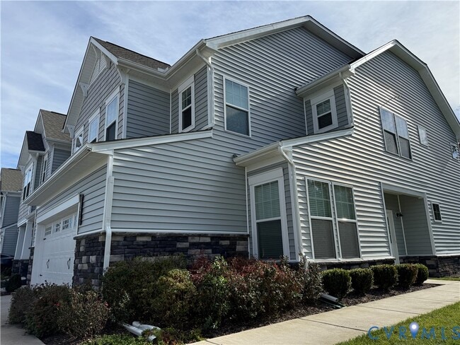 Primary Photo - 18417 Palisades Ct