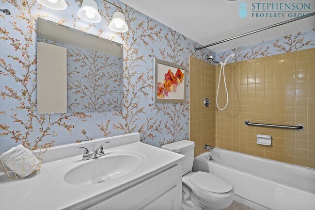 Building Photo - 1825 St Julian Pl