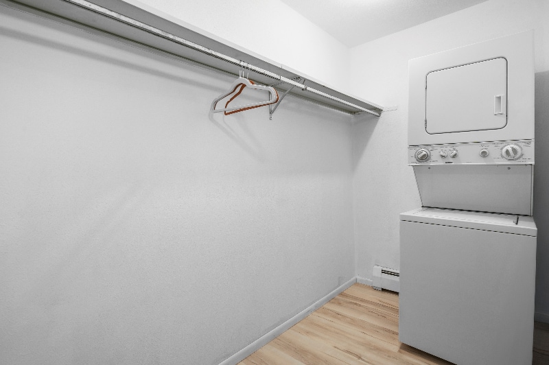 Building Photo - 240 Narragansett Ave