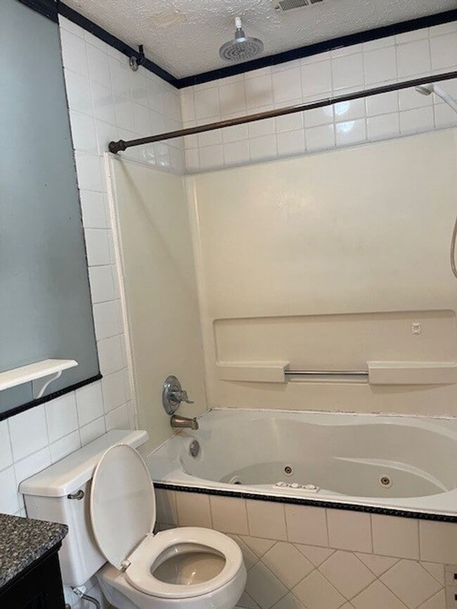 Building Photo - 6800 Willowbrook Dr