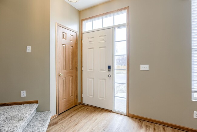 Building Photo - Spacious 4 Bedroom In Gretna!!