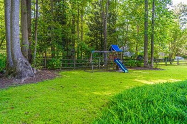 Building Photo - 145 Sandhurst Pl