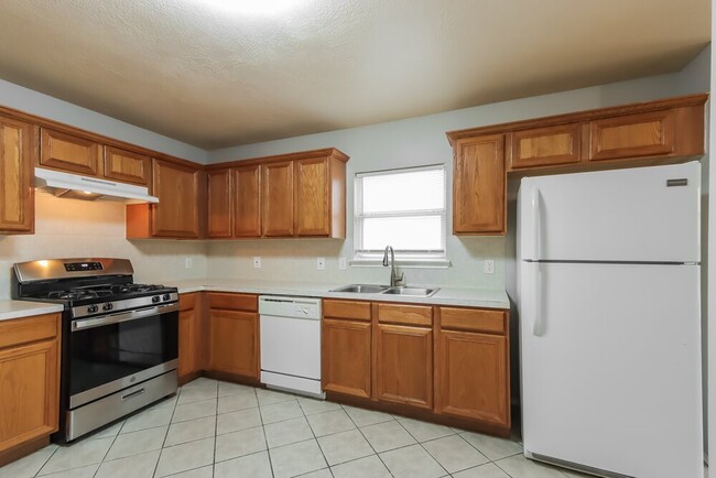 Building Photo - 12123 Carriage Oak Cir