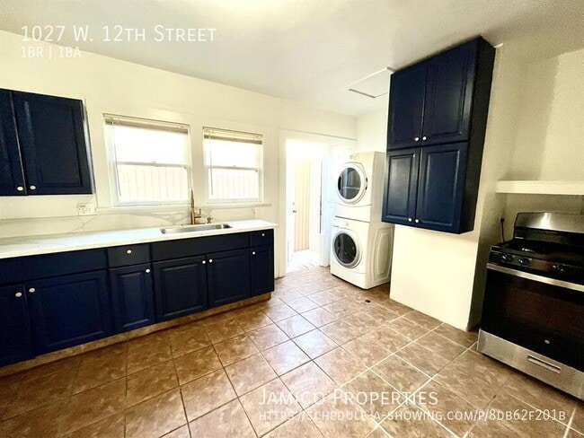 Building Photo - 1027 W 12th St