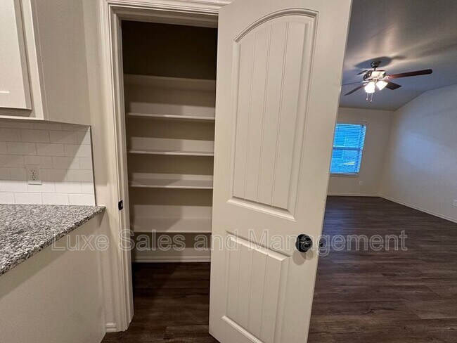 Building Photo - 412 Chalk Hill Ct