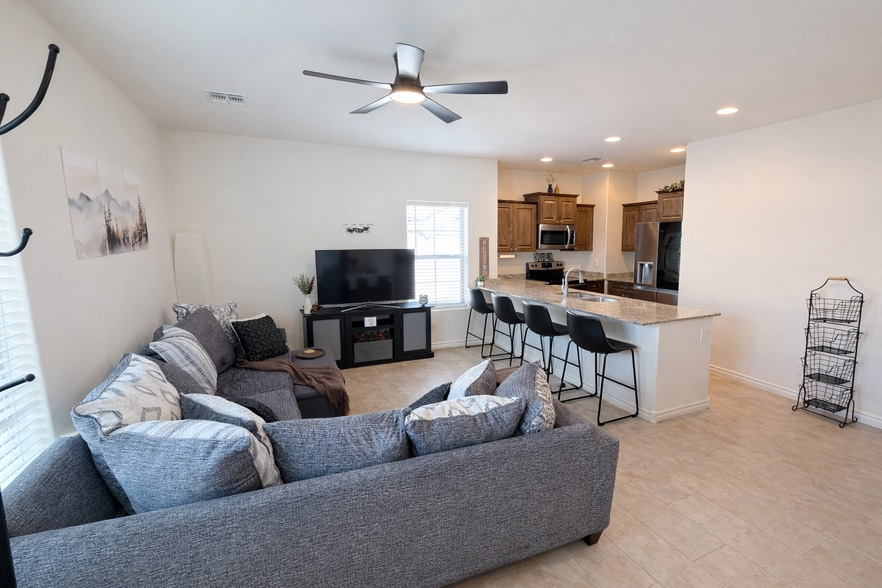 Building Photo - 854 S San Marcos Dr