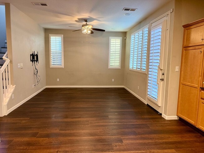 Building Photo - Beautifully Updated 3 Bedroom, 2.5 Bath Home In Clovis