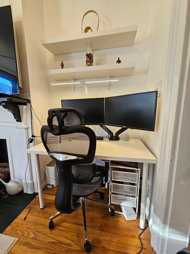 Building Photo - 372 2nd St