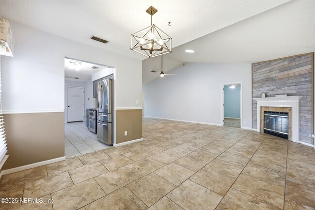 Building Photo - 14049 Broken Bow Dr N