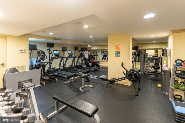 Building Photo - 915 E St NW