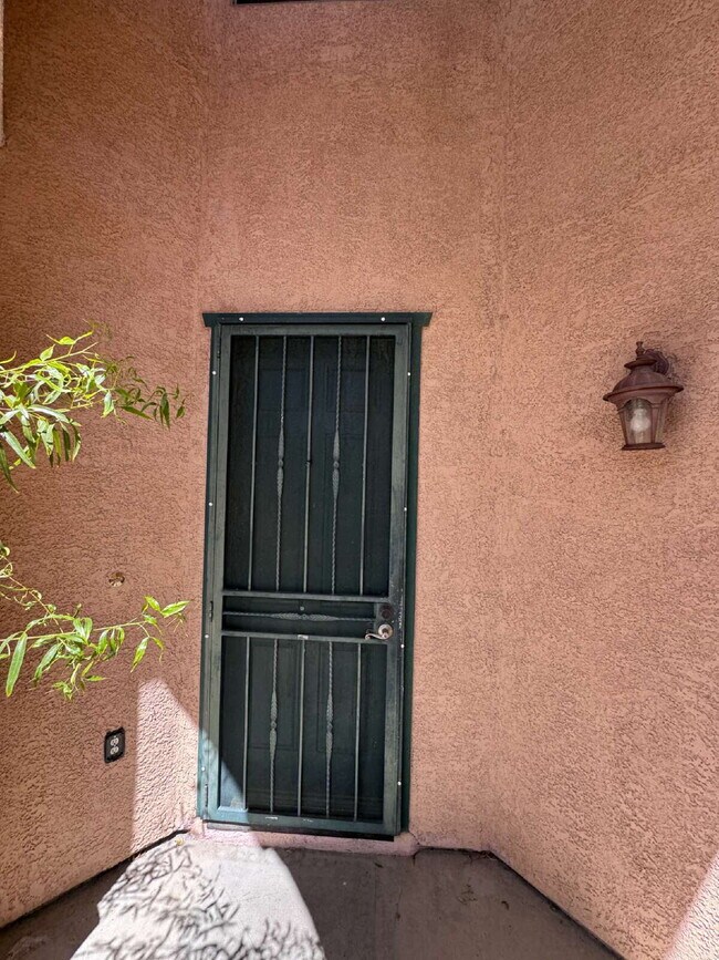Building Photo - Centennial Hills 4-bedrooms with 2.5 bath