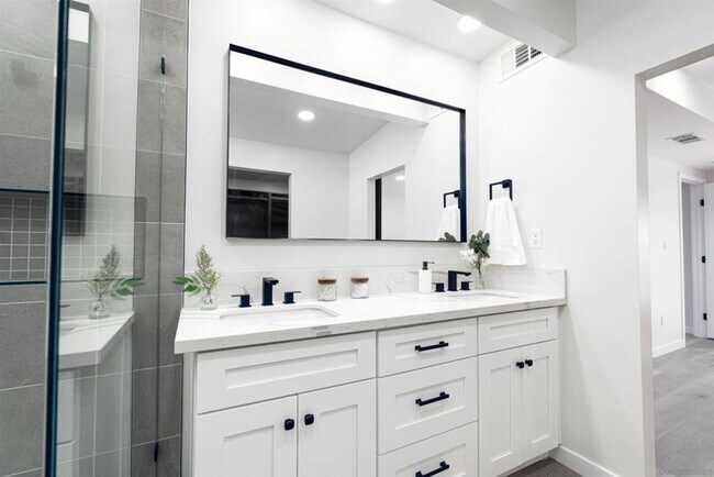 Building Photo - Charming Remodeled Home in Clairemont!