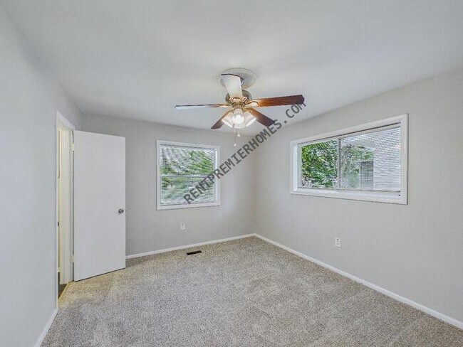 Building Photo - 202 S Claremont Ave