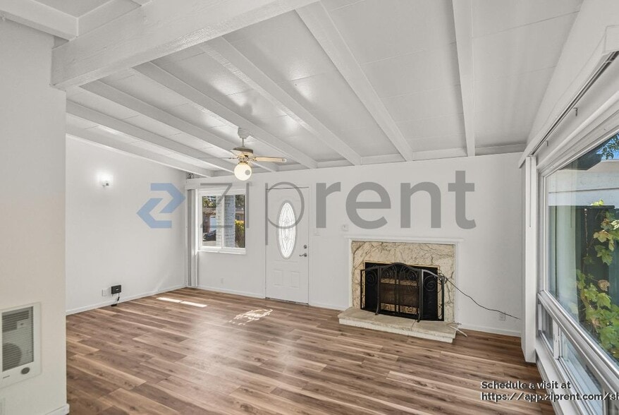 Building Photo - Unit