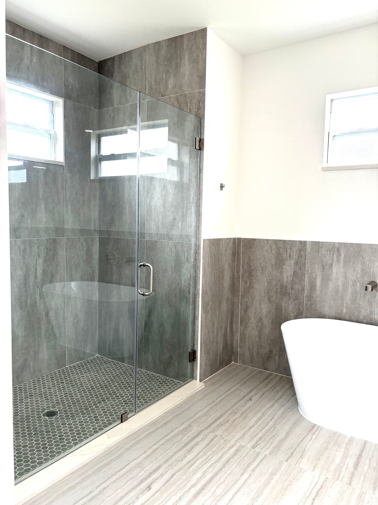 Master room shower - 4260 Baudelaire Ct