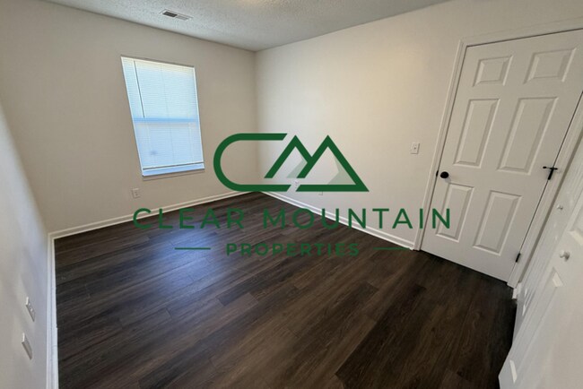 Building Photo - MOVE-IN SPECIAL! FREE RENT!