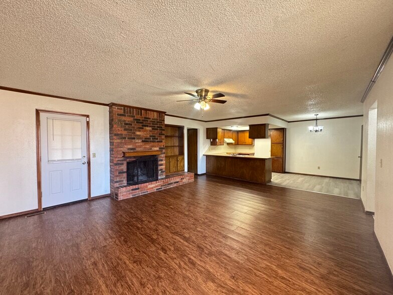 Building Photo - 9915 Larkspur Ln