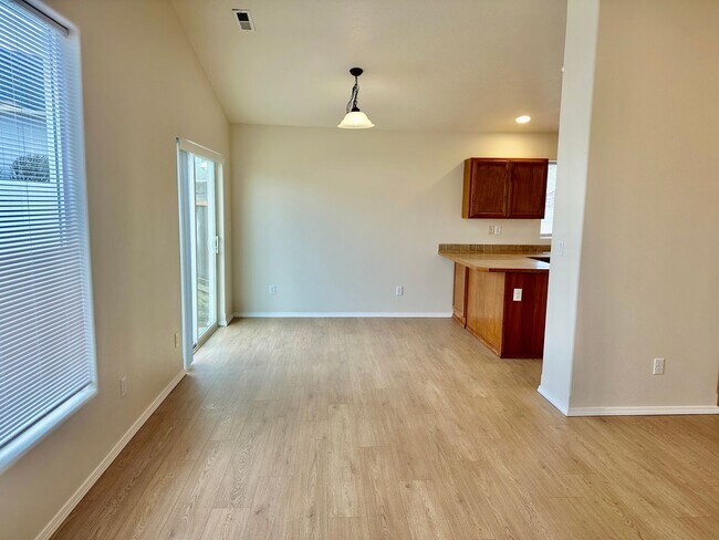 Building Photo - New on the market!