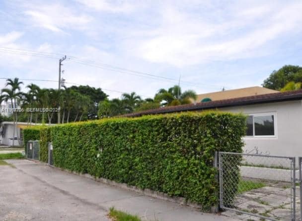 Building Photo - 2401 SW 31st Ave