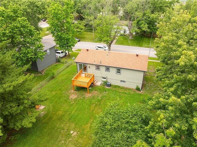 Building Photo - 804 S Montclaire Dr