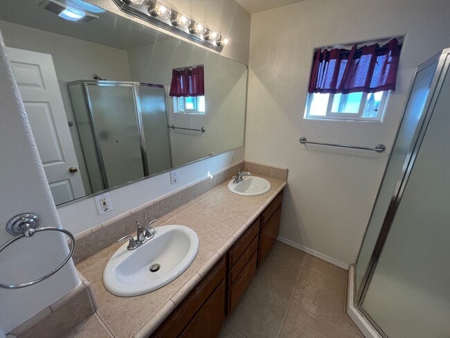 Building Photo - 1632 McClelland St