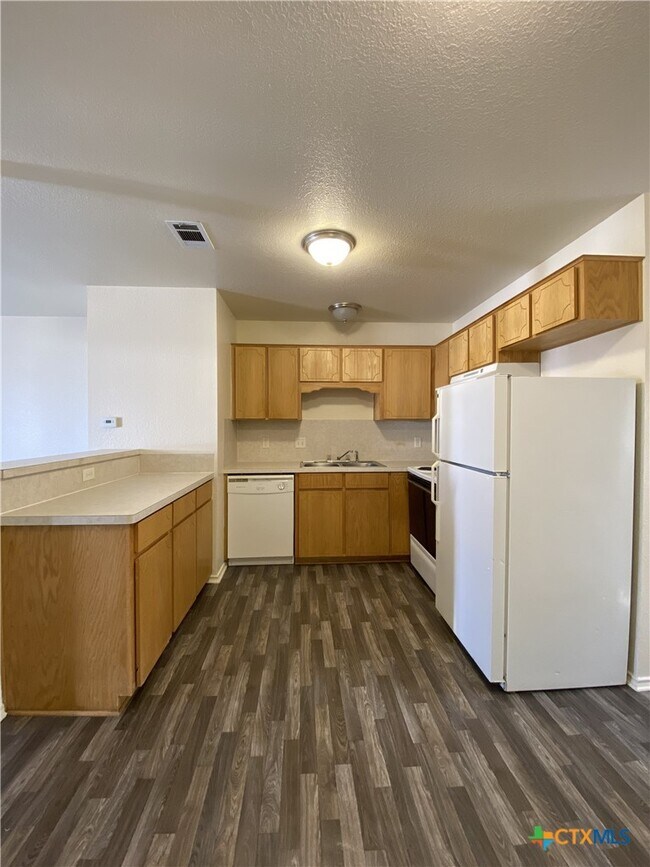 Building Photo - 4408 Sylvia Dr