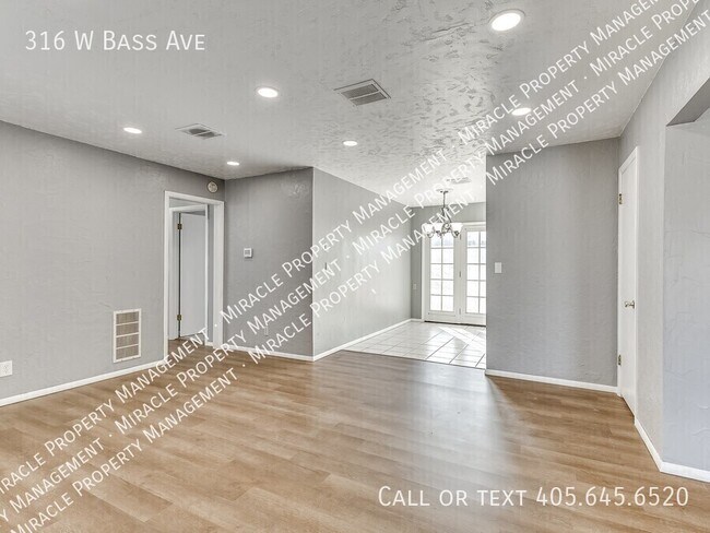 Building Photo - 316 W Bass Ave