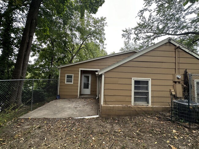 Building Photo - 8819 E Winner Rd