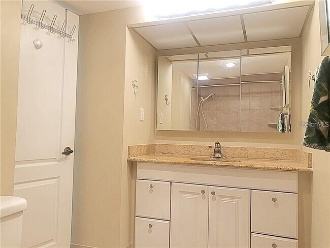 Building Photo - 400 Island Way