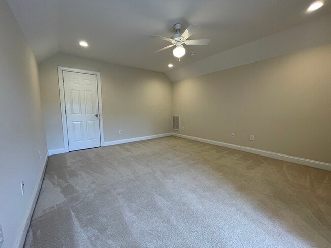 Building Photo - 102 LittleBranch Trail