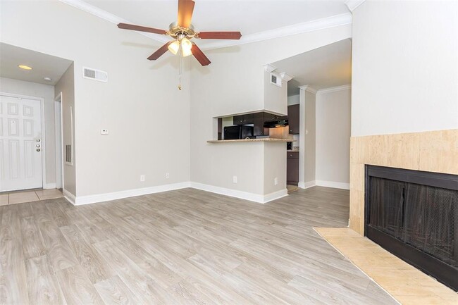Building Photo - 15615 Blue Ash Dr