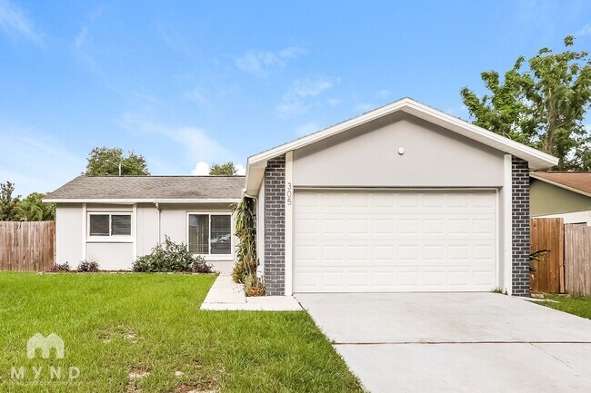 Building Photo - 305 Silver Hill Dr