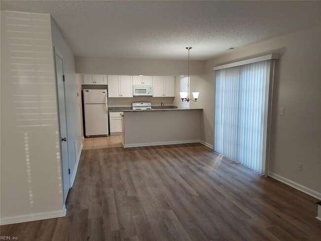 Building Photo - 637 Ridge Cir