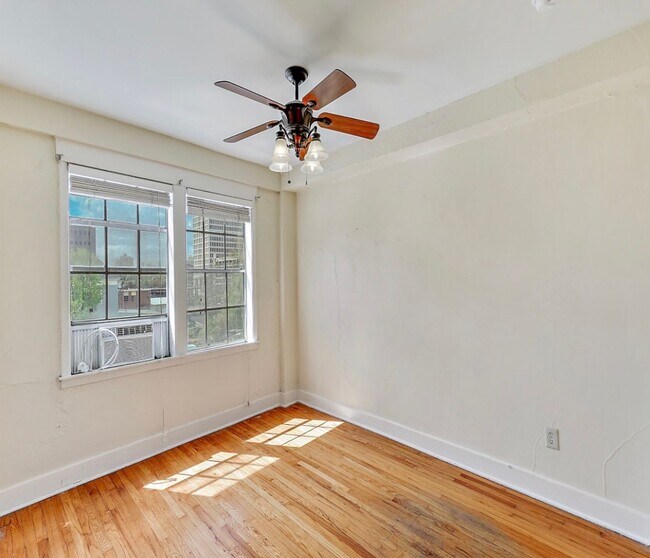 Building Photo - One-Bedroom Apartment In Belhaven!