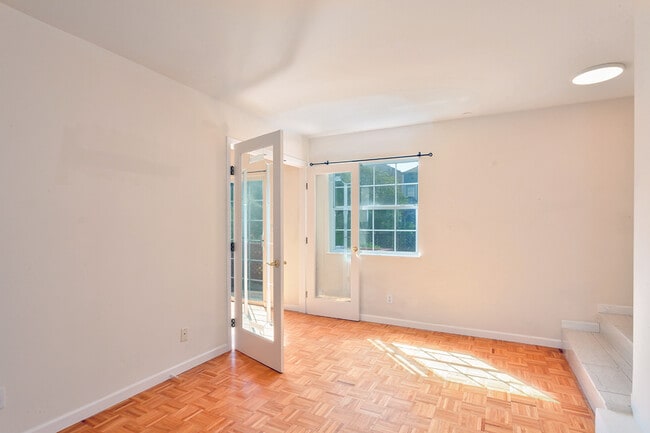 Building Photo - 544 Mississippi St