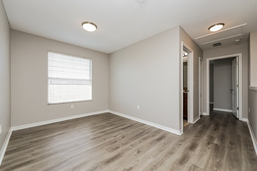 Building Photo - 1121 Seminole Sky Dr