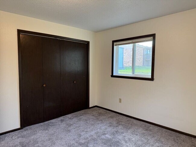 Building Photo - Spacious 2-Bed, 1-Bath Apartment Just 15 Minutes from Fargo